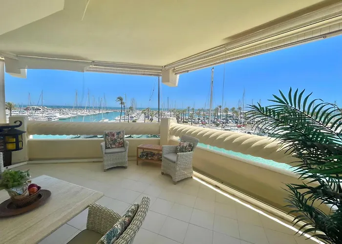 Isla Puerto Marina