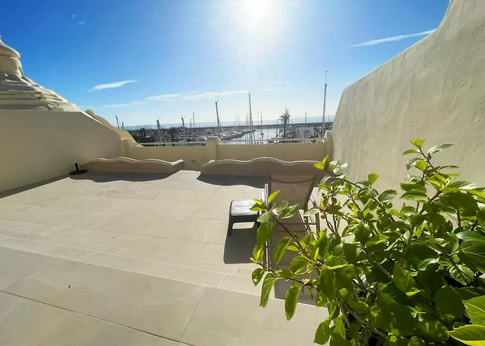 Isla Puerto Marina